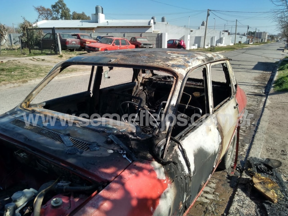 Se incendió un automóvil en Diagonal Italia