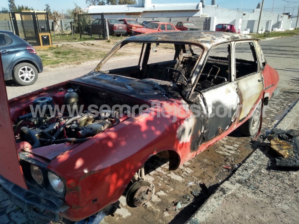 Se incendió un automóvil en Diagonal Italia