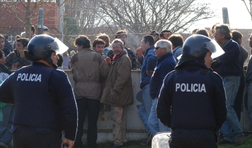 HOY: 16 AÑOS DE LA REPRESIÓN A LOS TRABAJADORES DE TEXTILES PIGÜÉ