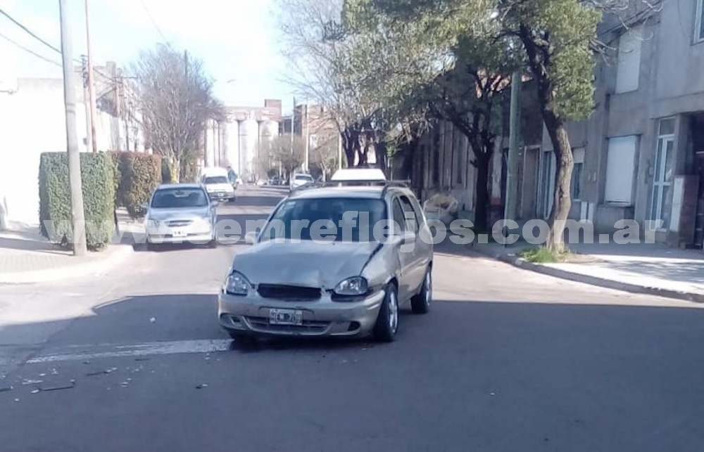 CHOQUE EN CALLE URQUIZA Y ESPAÑA