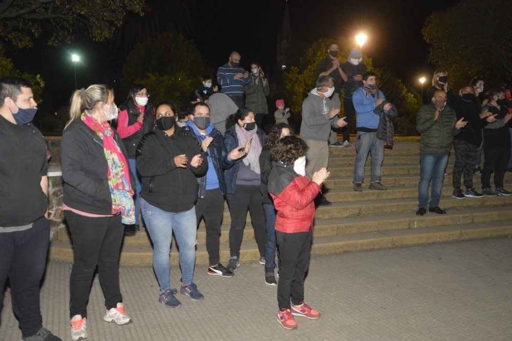 En Pigüé también hubo manifestación en apoyo a los reclamos policiales