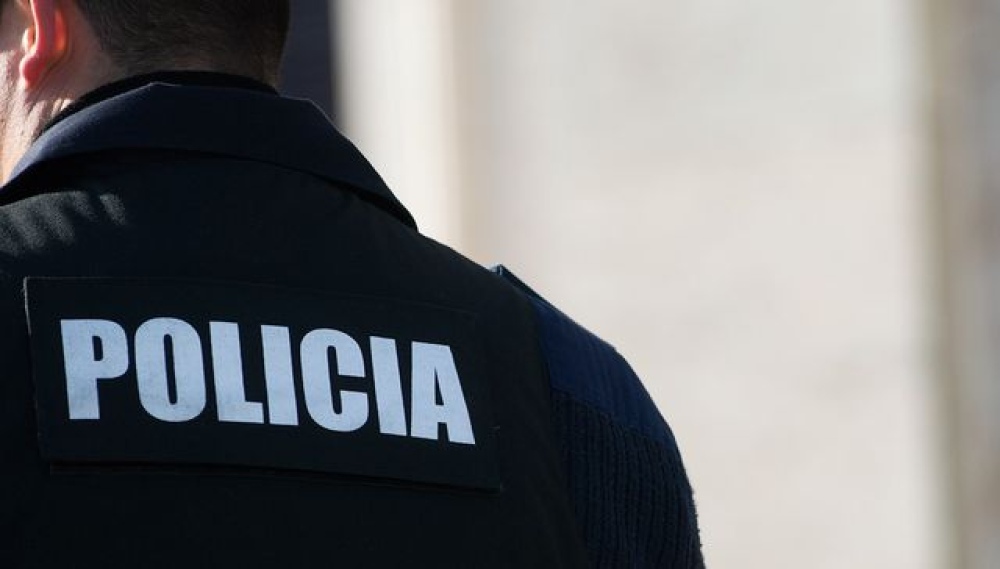 13 POLICÍAS AISLADOS PREVENTIVAMENTE