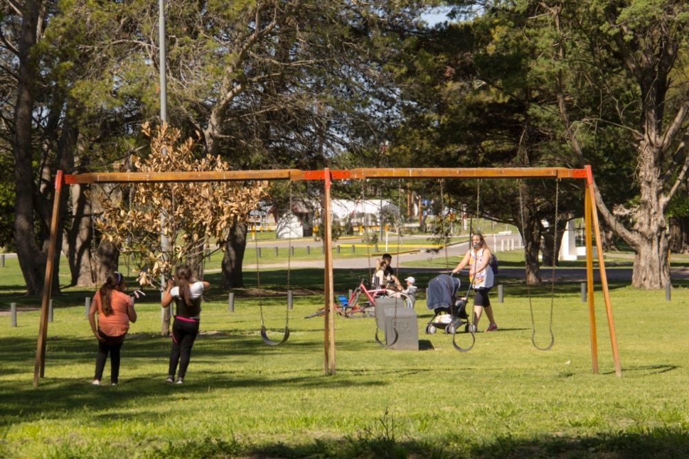 EL PARQUE PERMANECERÁ CERRADO DE 21HS. A 8AM