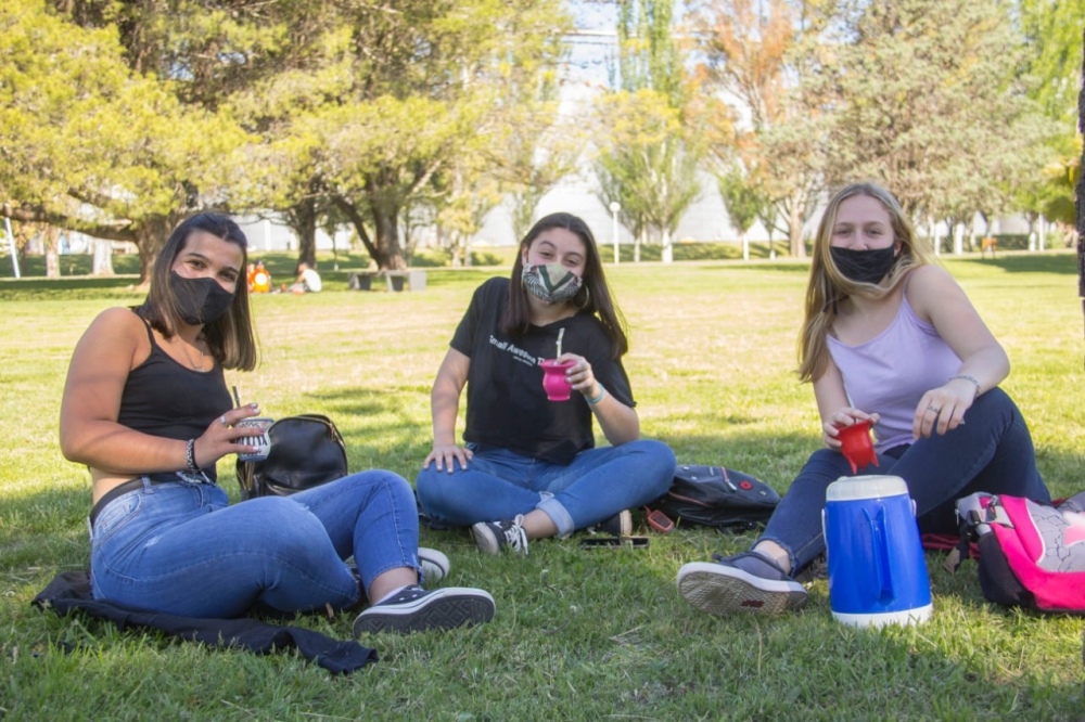 EL PARQUE PERMANECERÁ CERRADO DE 21HS. A 8AM