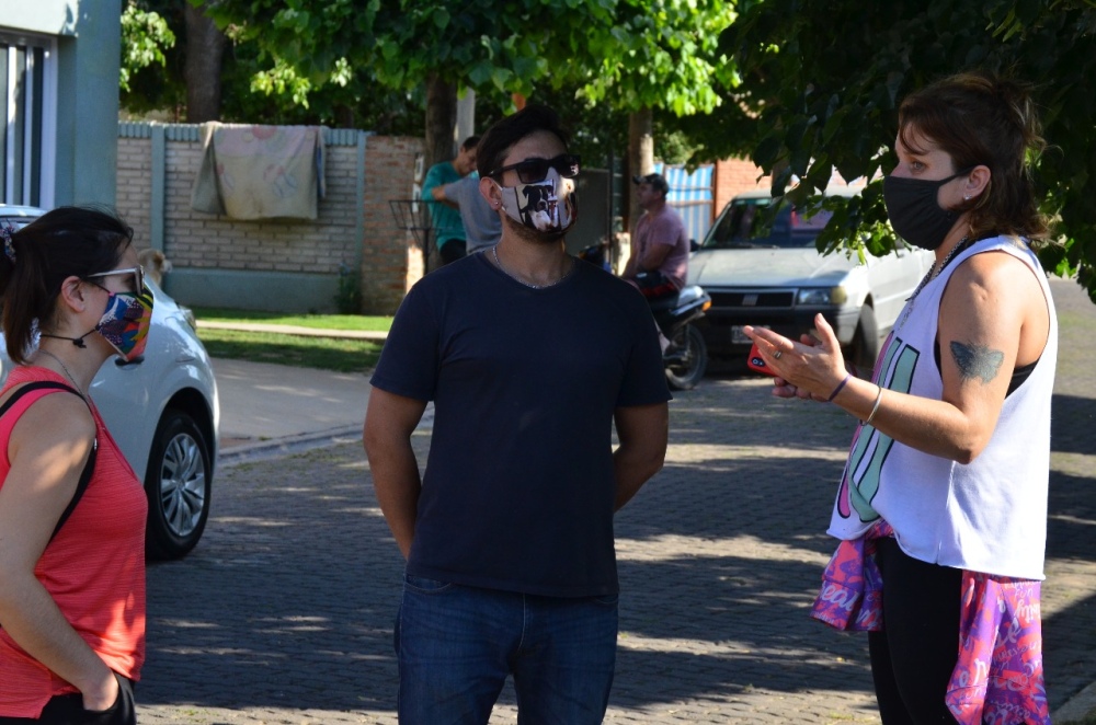 MATIAS NEBOT DE TODOS POR SAAVEDRA VISITO EL BARRIO JARDÍN