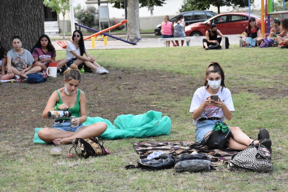 EL CLIMA INTERRUMPIÓ LA VIGILIA A FAVOR DEL ABORTO