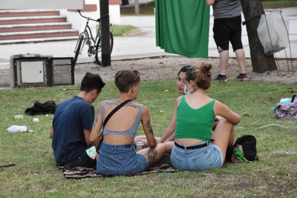 EL CLIMA INTERRUMPIÓ LA VIGILIA A FAVOR DEL ABORTO