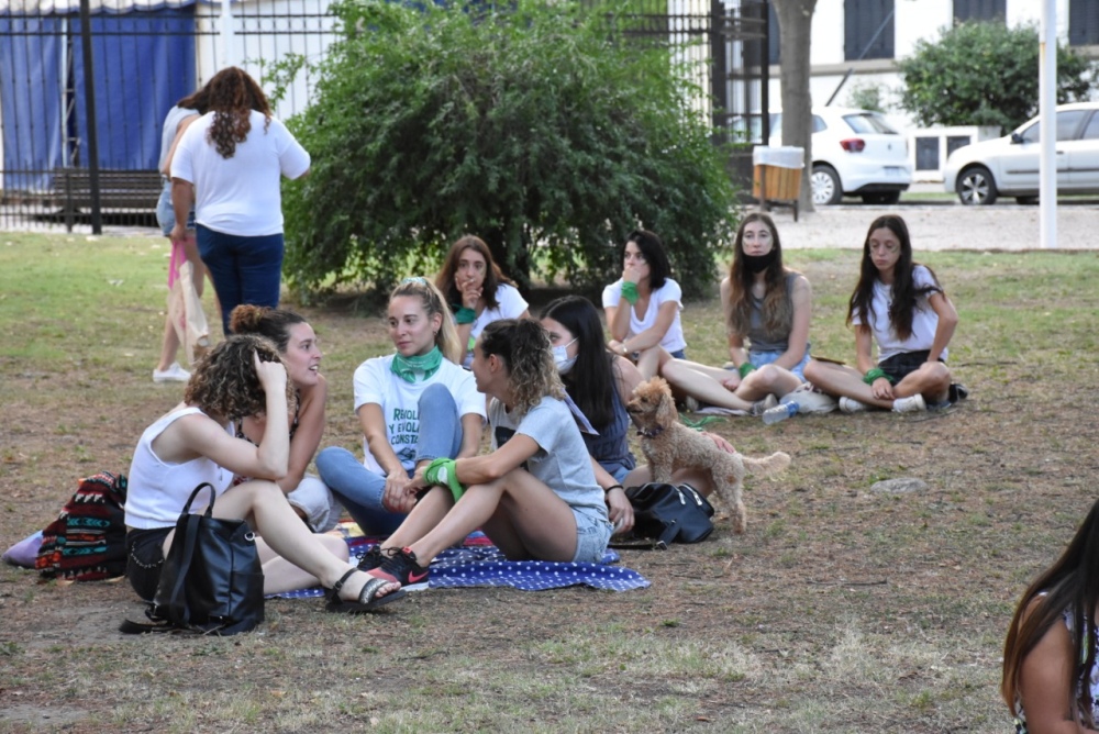 EL CLIMA INTERRUMPIÓ LA VIGILIA A FAVOR DEL ABORTO