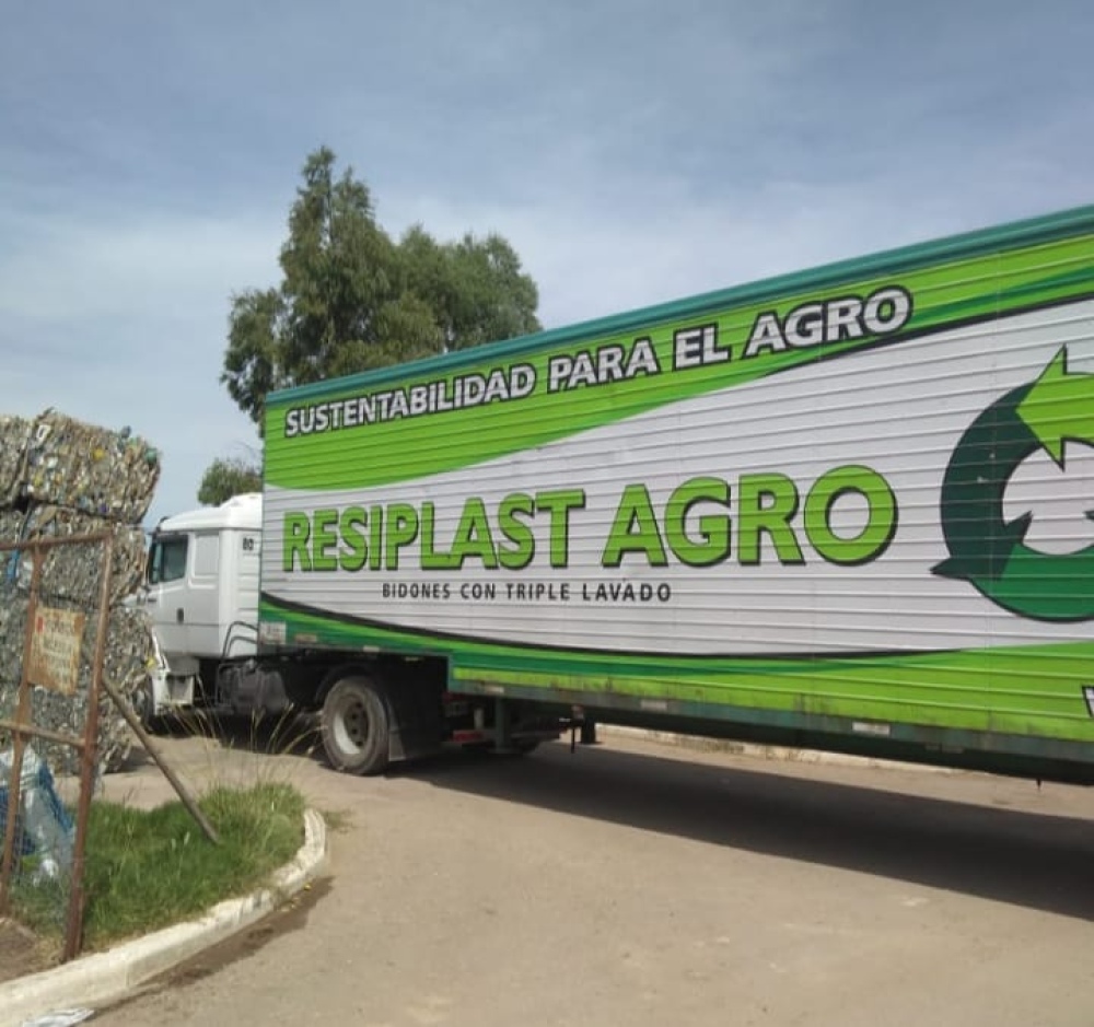 BIDONES DE AGROQUÍMICOS