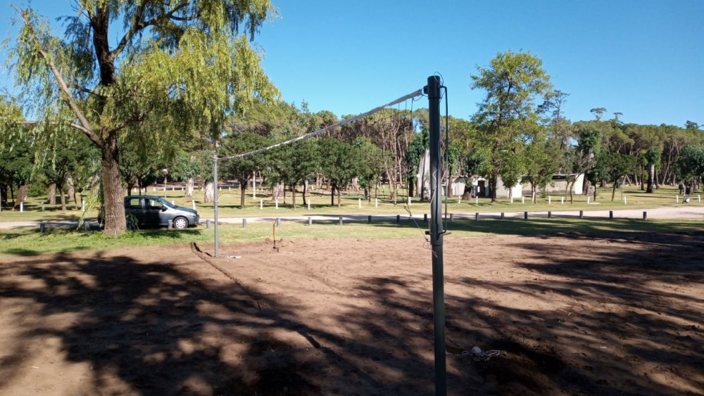 Canchas de Voley y Handball playero en el parque