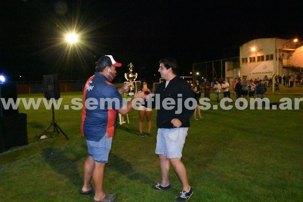 Galpones Luca y Las Picantes festejaron en el “Fosforito”