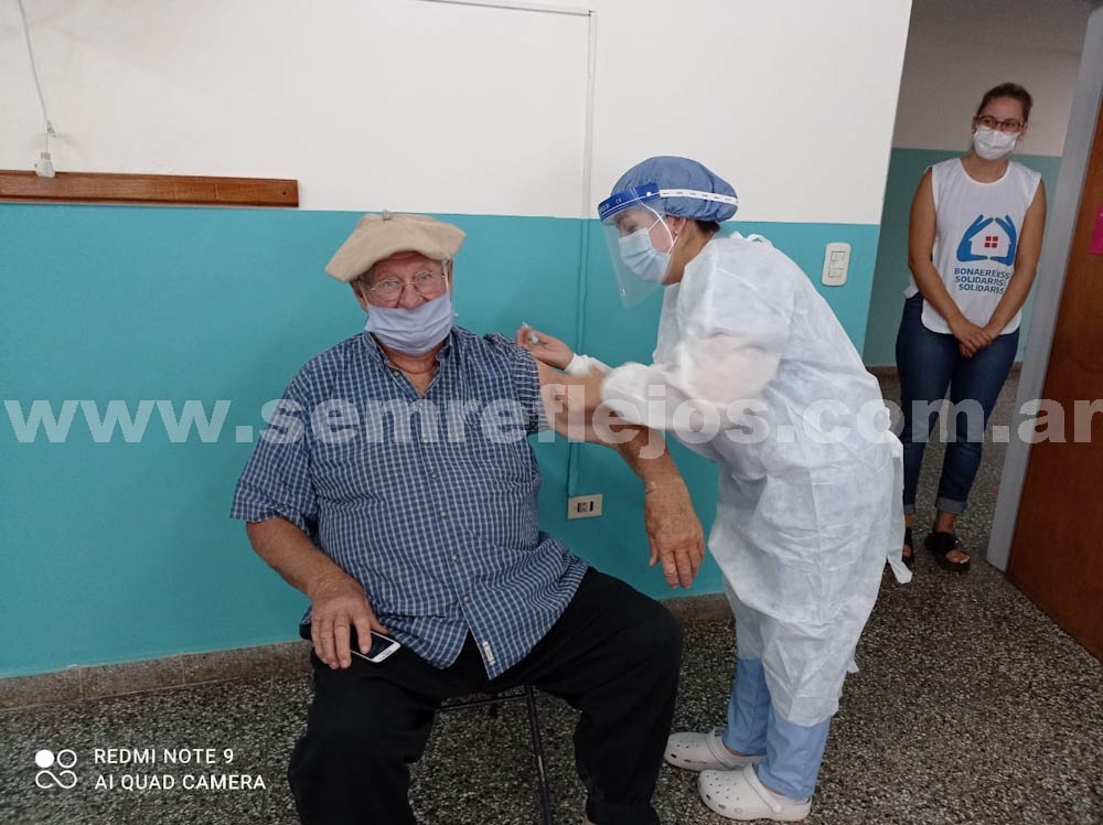 PRIMER VACUNADO DEL DISTRITO: “ESTO LE HACE BIEN A LA GENTE”