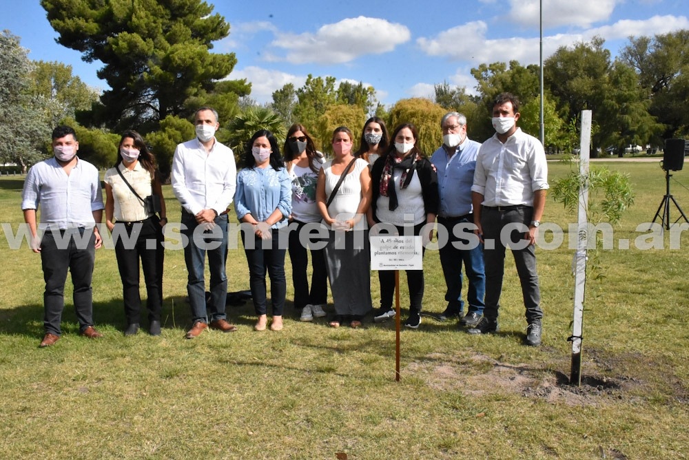 Plantaron árboles para que la memoria colectiva no olvide el golpe del ‘76