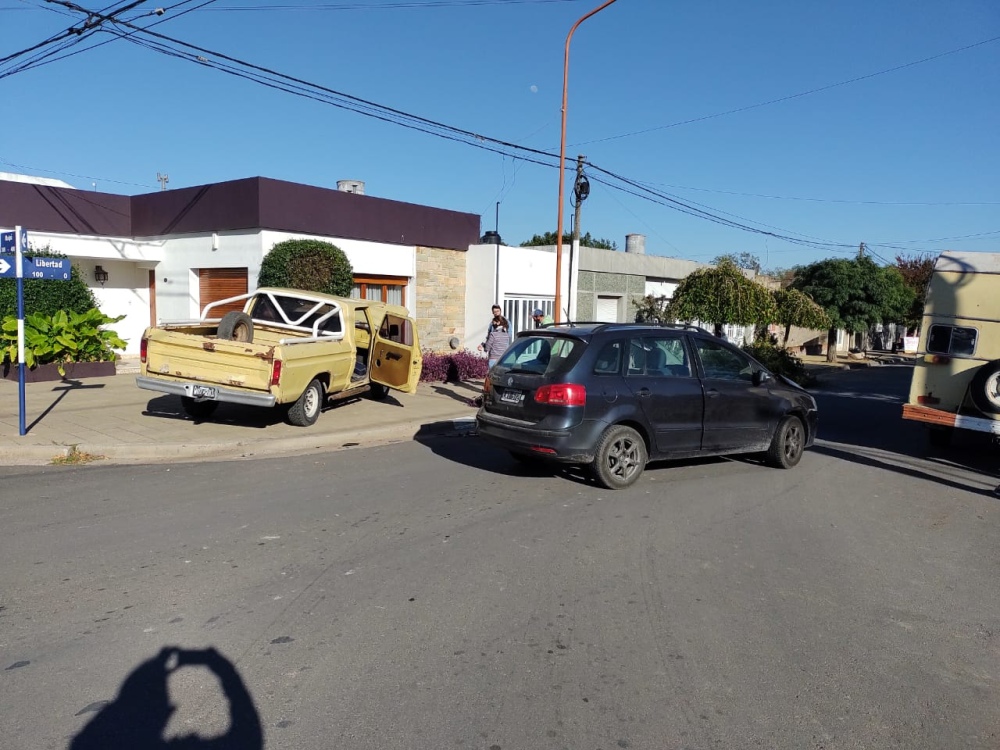 FUERTE CHOQUE EN MAIPÚ Y LIBERTAD