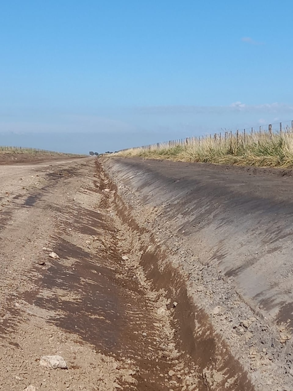 MANTENIMIENTO DEL CANAL EN EL CAMINO A ”LA JOSEFINA”