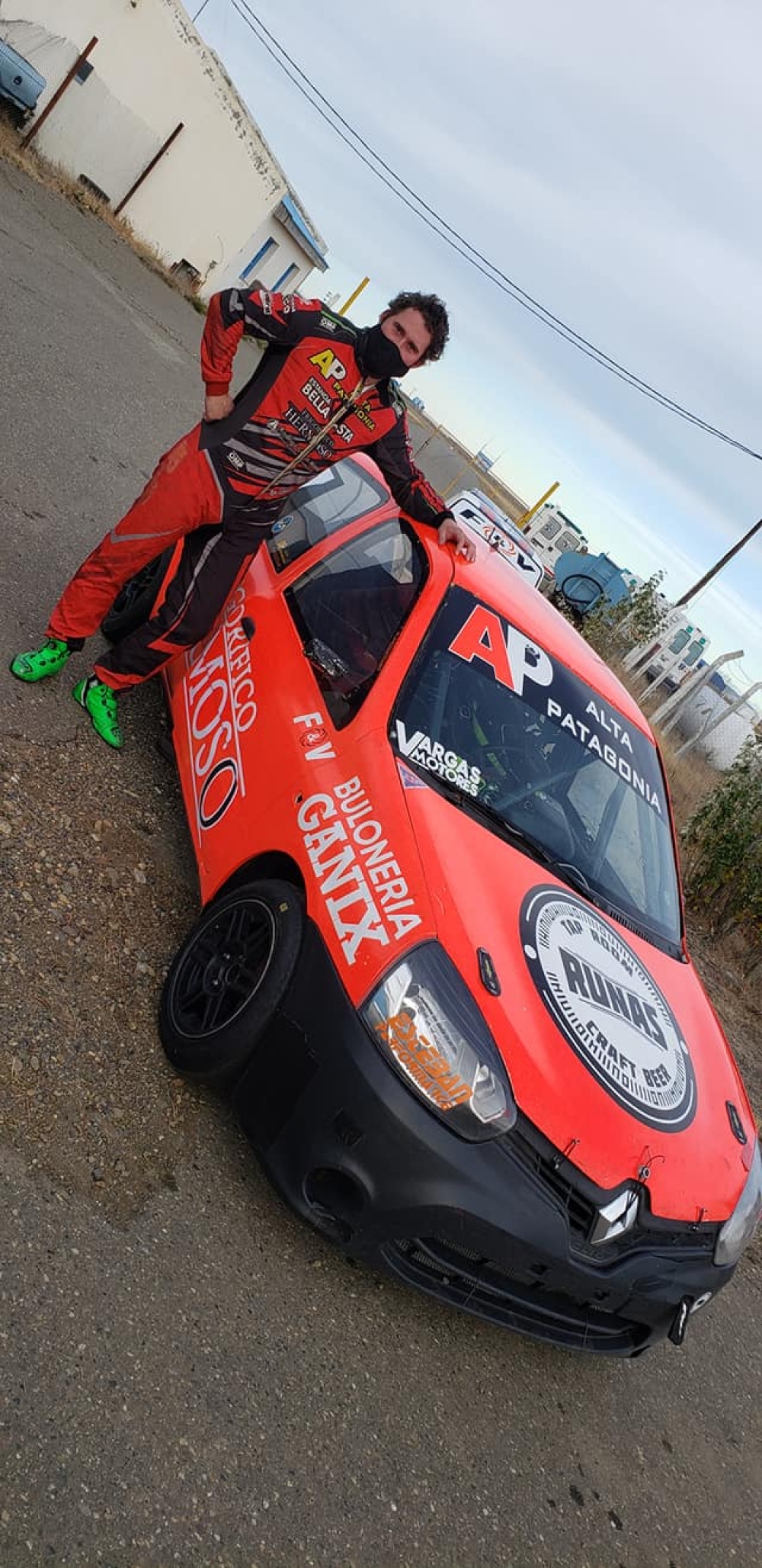 Emi salió 2do en la final del Turismo Pista Santacruceño