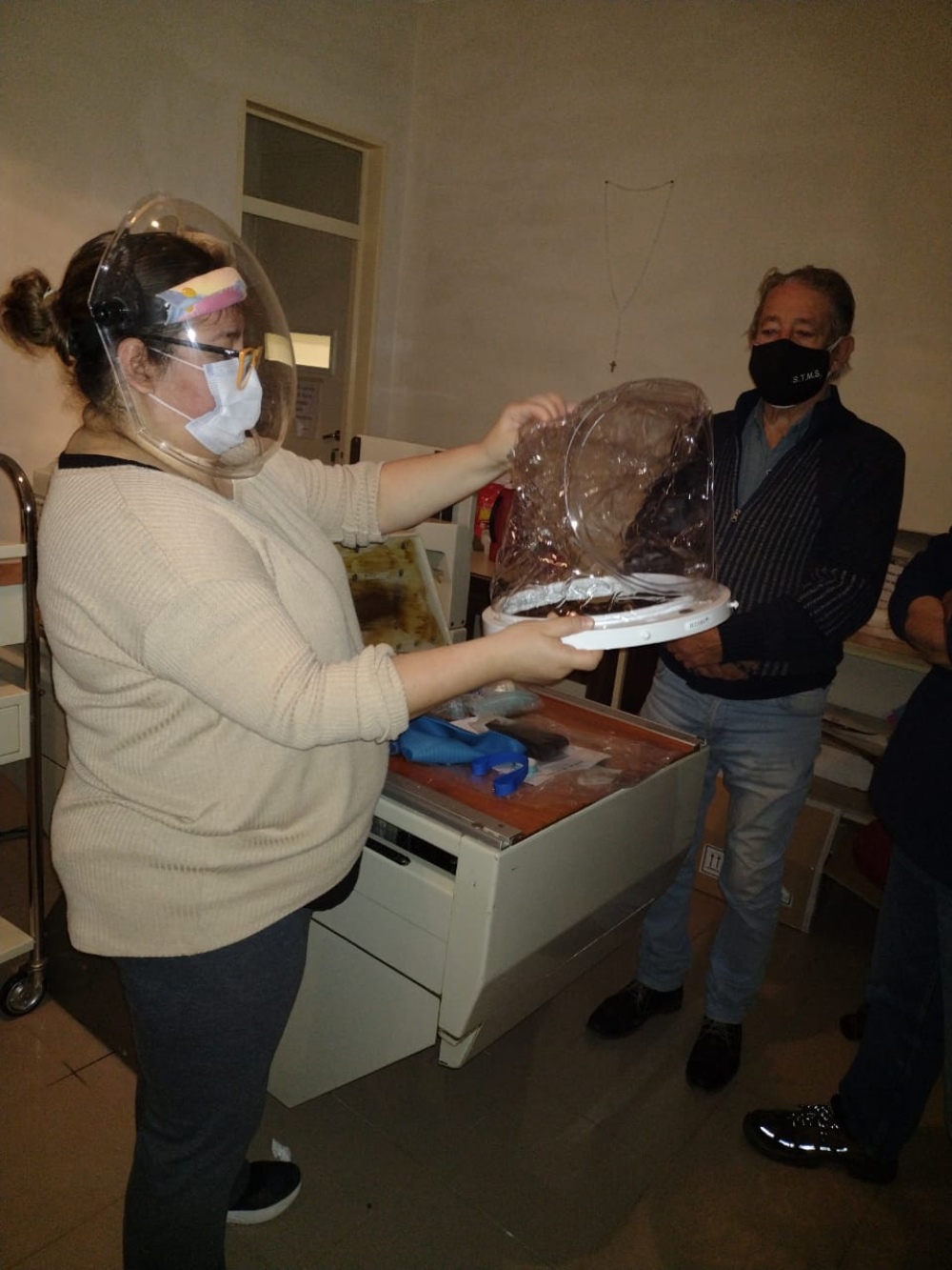 El STM donó un casco Helmet para pacientes Covid al hospital de Pigüé