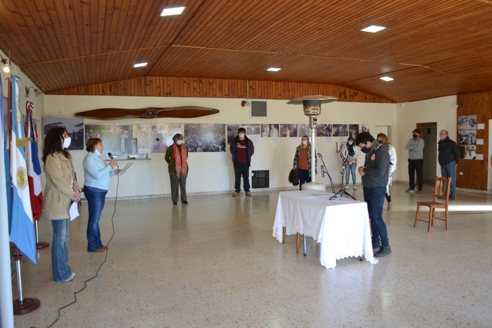 SE INAUGURÓ LA MUESTRAS FOTOGRÁFICA DE LA AVIADORA ADRIENNE BOLLAND