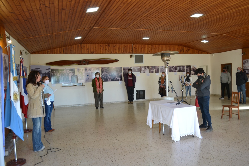 SE INAUGURÓ LA MUESTRAS FOTOGRÁFICA DE LA AVIADORA ADRIENNE BOLLAND