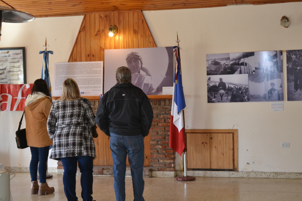 SE INAUGURÓ LA MUESTRAS FOTOGRÁFICA DE LA AVIADORA ADRIENNE BOLLAND