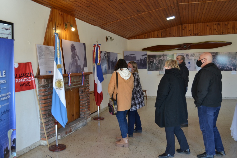 SE INAUGURÓ LA MUESTRAS FOTOGRÁFICA DE LA AVIADORA ADRIENNE BOLLAND