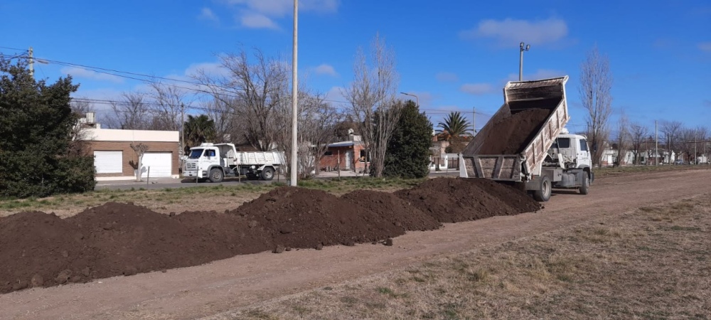 SIGUEN LOS TRABAJOS DE REMODELACIÓN Y MANTENIMIENTO DE LA PISTA DE ATLETISMO