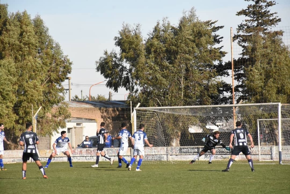 Volvió el fútbol y faltó el calor del hincha