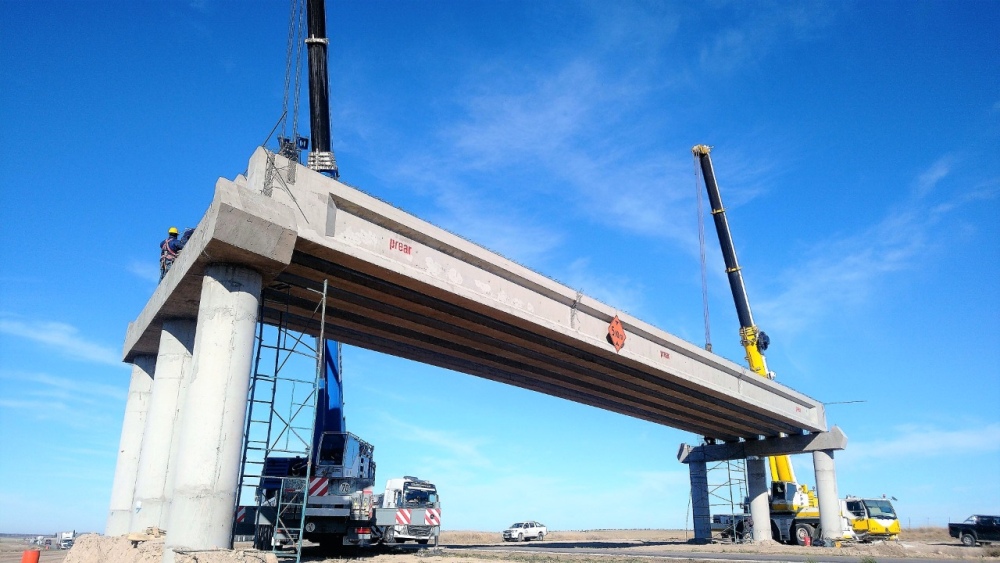 Finalizó el montaje de vigas en la autopista de la ruta 33