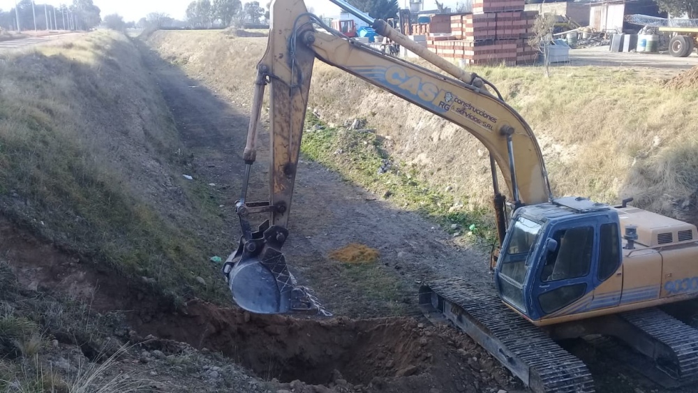 Comenzó la obra de ampliación de gas para cruzar el canal aliviador