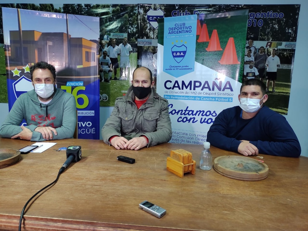 El Depor lanzó la campaña ”del metro cuadrado de césped sintético”