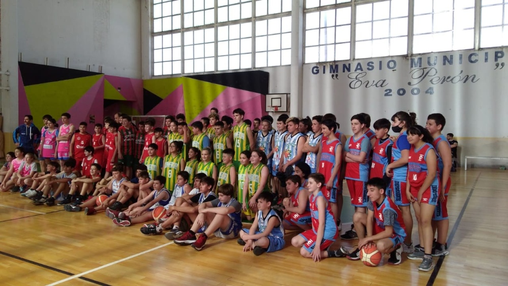 Independiente en un Encuentro de básquetbol en Tornquist