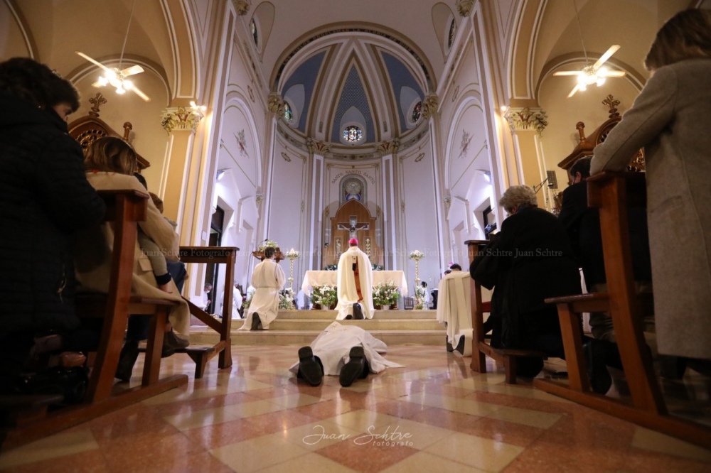 Emotiva ordenación sacerdotal de Sergio Boudou