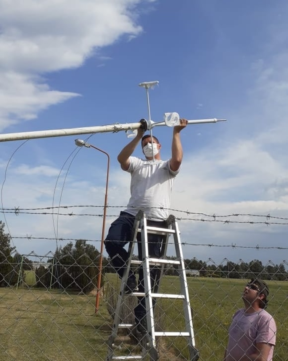 Instalaron un nuevo medidor de viento en la estación Aero Pigüé