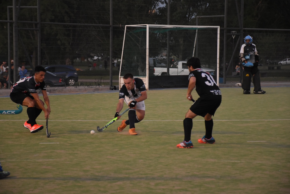 Hóckey Pigüé goleó en el clásico local