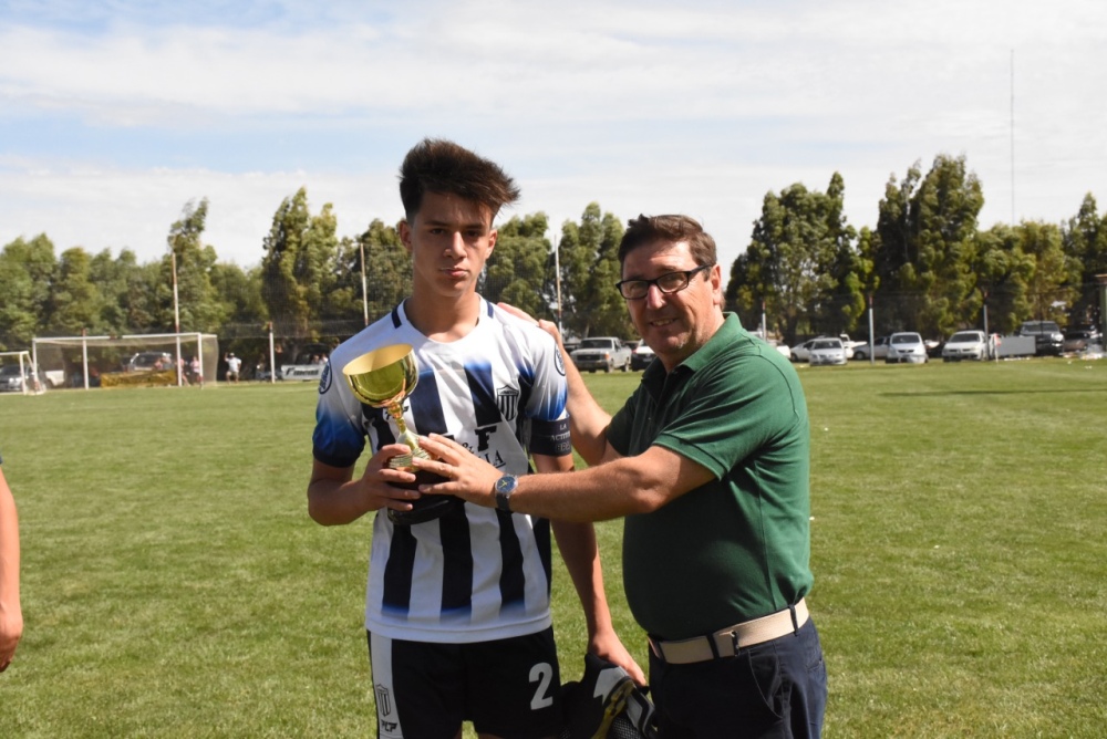 Club Sarmiento cerró el año con una vuelta olímpica