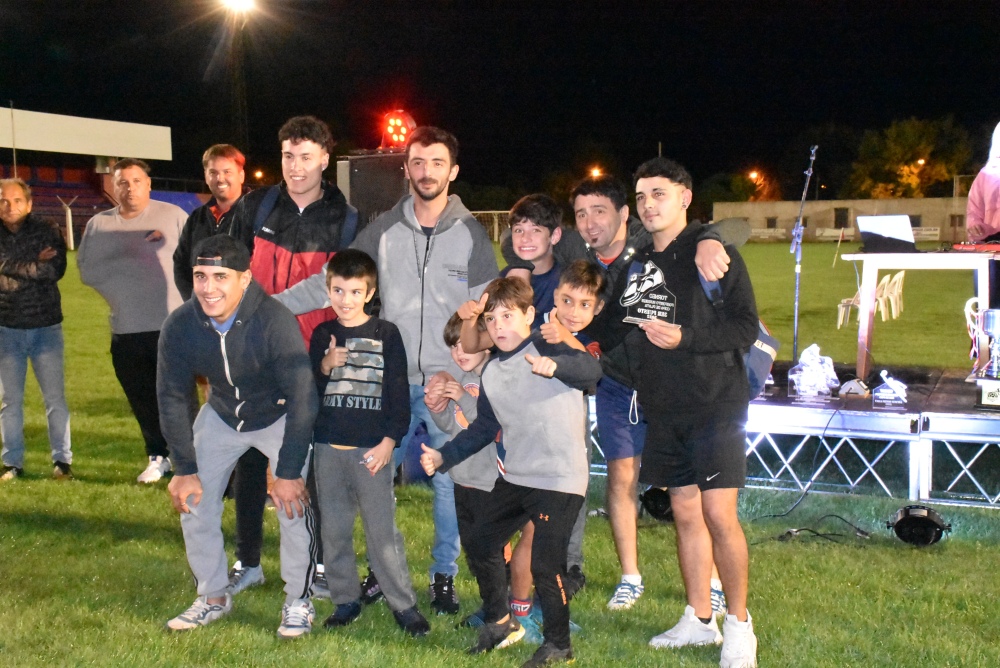 FIRST CLASS/MAYA C. Y JM CONSTRUCCIONES SON LOS CAMPEONES DEL ”FOSFORITO RUGGERI”