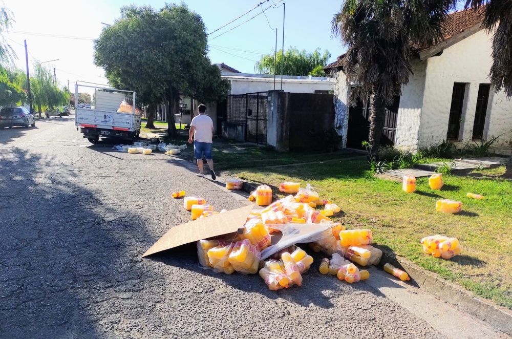 Perdió parte de la carga al doblar