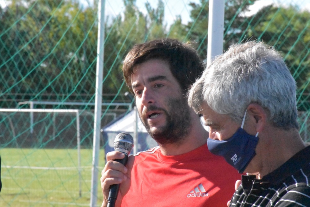 Sarmiento inauguró otra cancha de tenis