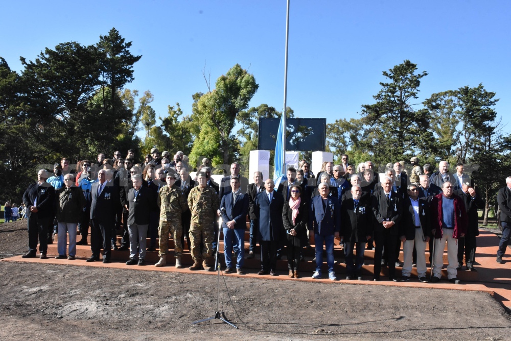 SE INAUGURO EL MONUMENTO A LOS HEROES DE MALVINAS