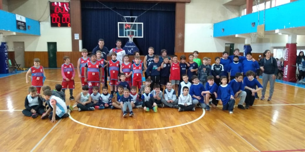 Encuentro de mini básquetbol