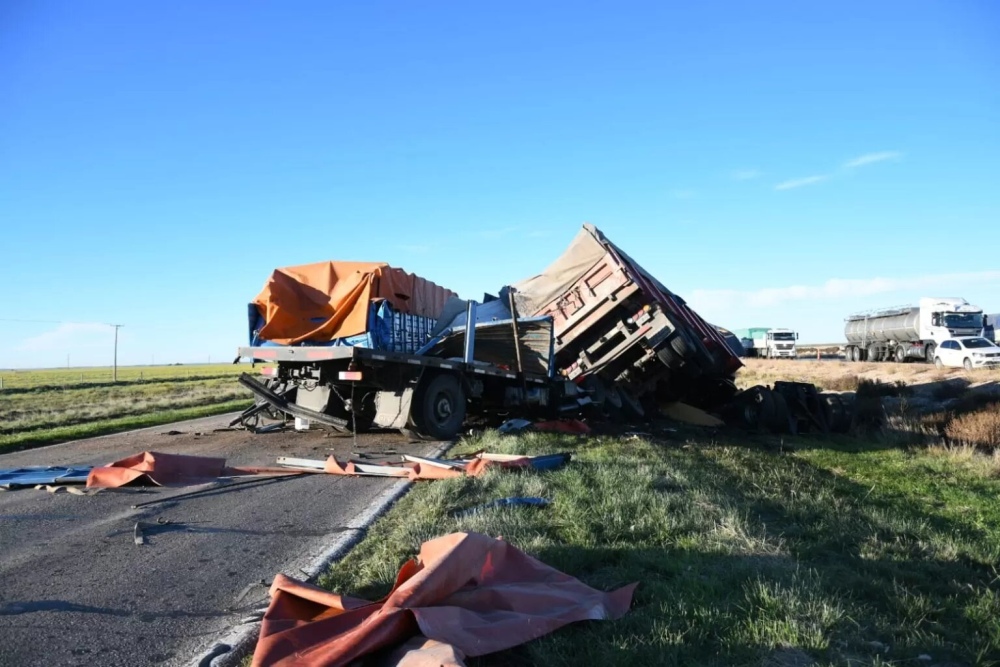 Ruta 33: un muerto en choque múltiple entre varios camiones y una camioneta