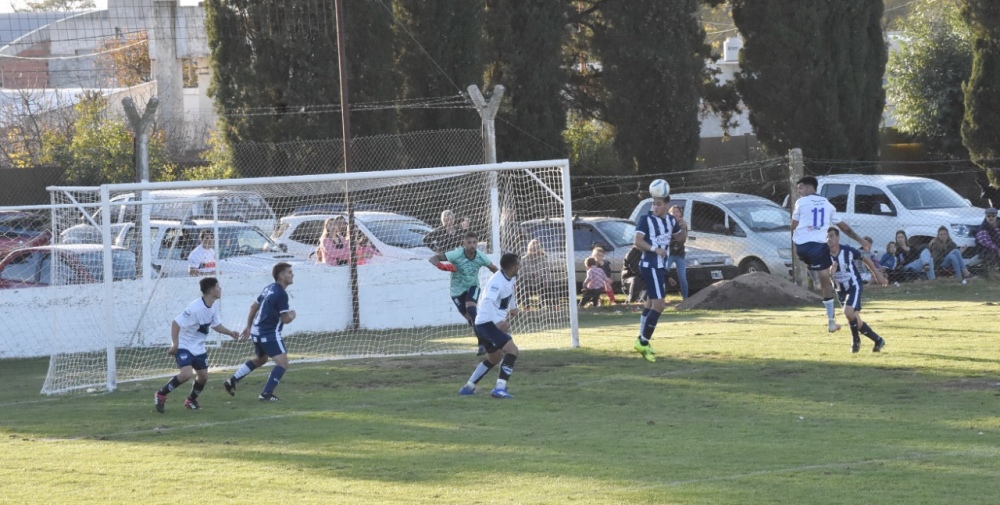 Sarmiento y Peñarol están adentro