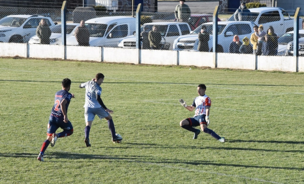 Dura derrota de Peñarol en el arranque de la Liguilla