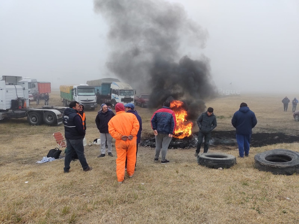 Paro de camioneros por más tarifa y gasoil