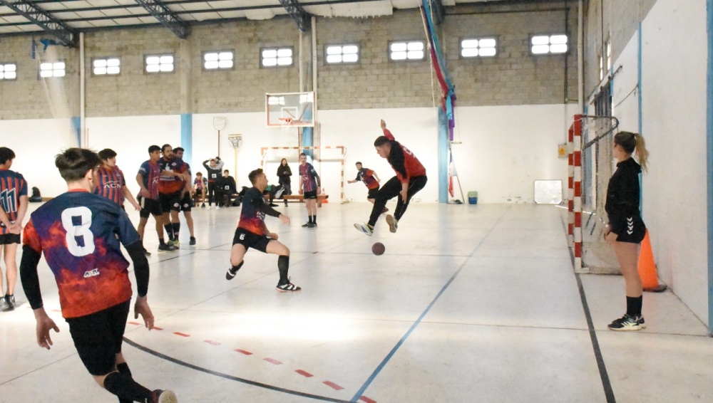 Victoria del CEF 83 en el handball masculino