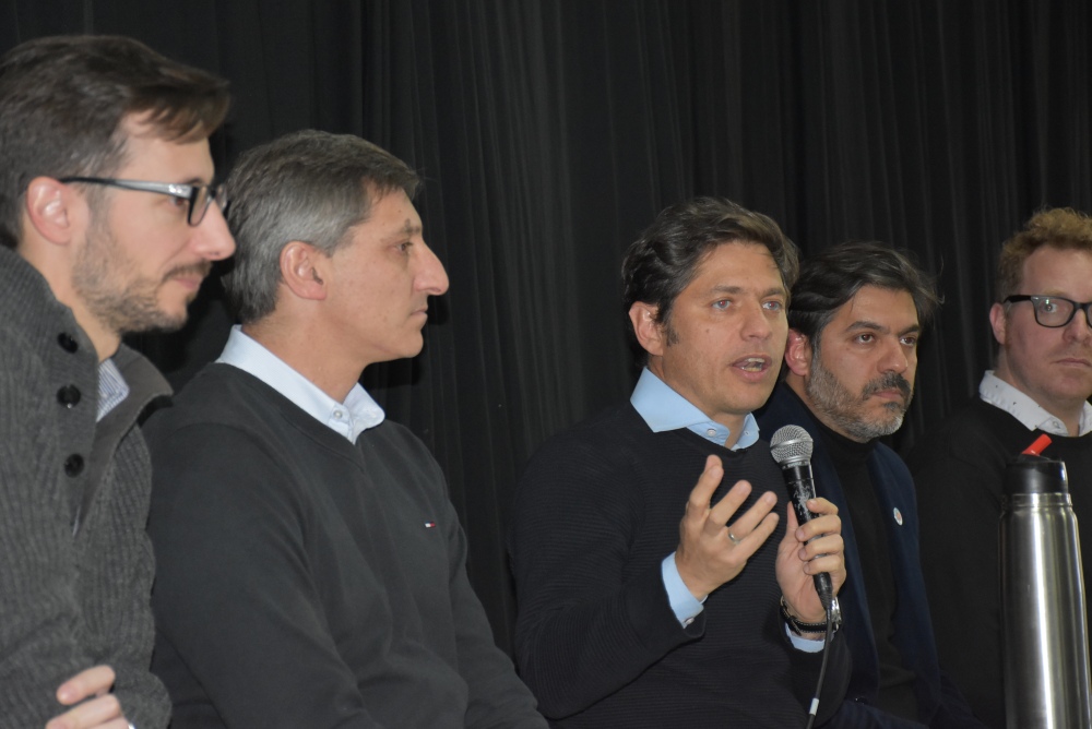 Kicillof presentó el plan ”Puentes” y advirtió ”no se metan con la universidad”