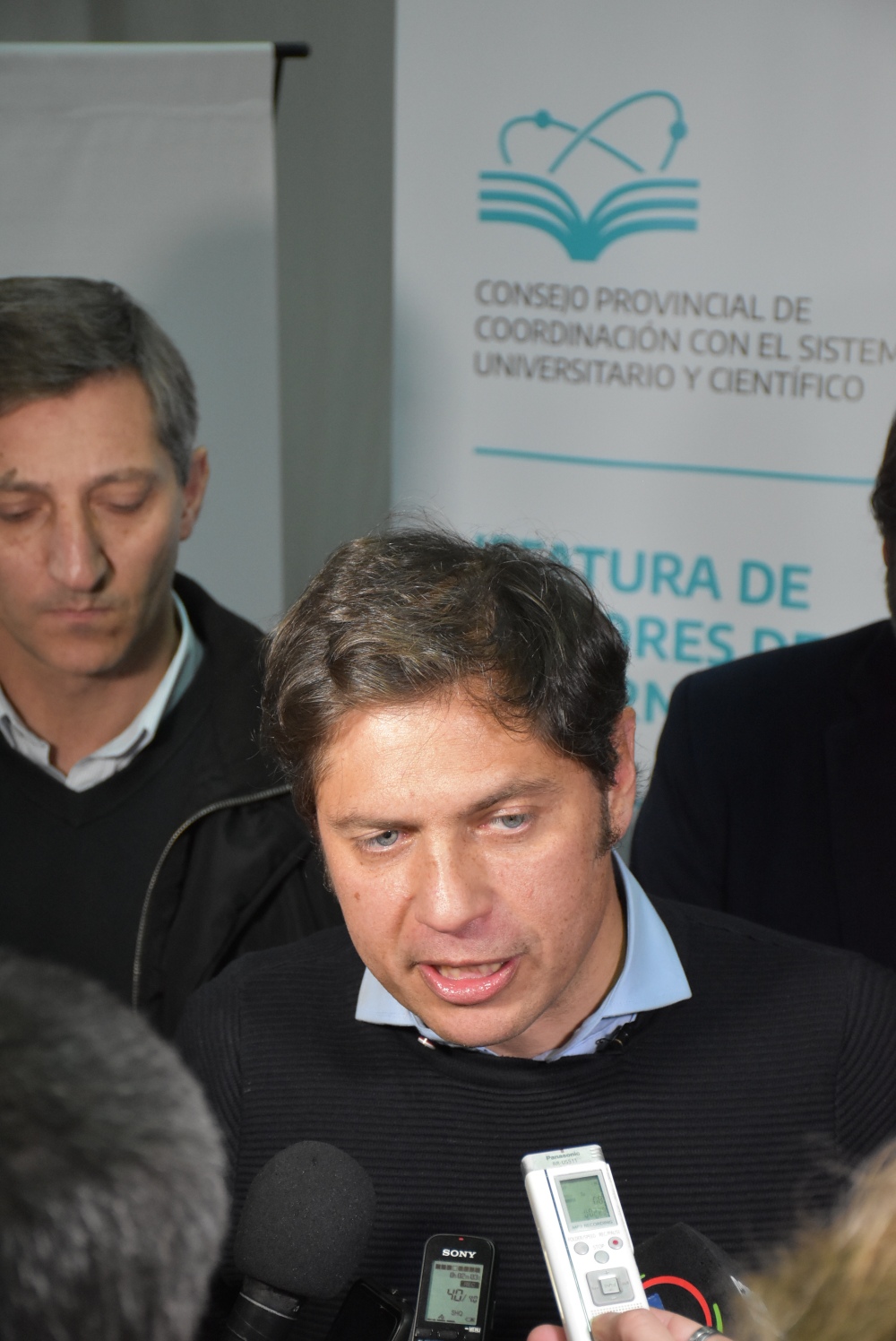 Kicillof presentó el plan ”Puentes” y advirtió ”no se metan con la universidad”