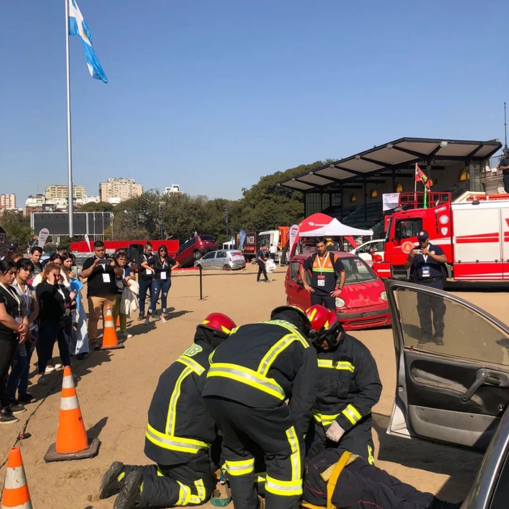 Bomberos del distrito siguen capacitándose