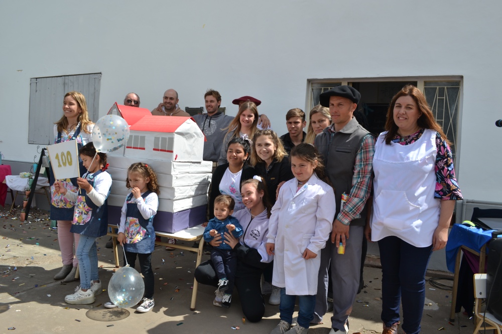 Emotivos 100 años de la escuela rural de La Himalaya