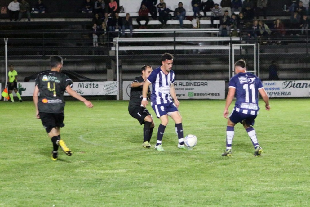 Sarmiento empató 2-2 en la visita a Blanco y Negro